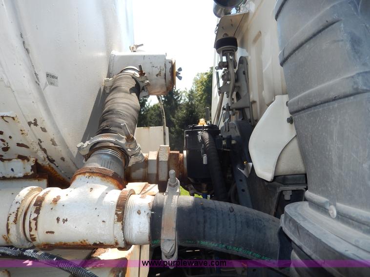 image for item I4304 1992 Isuzu FVR7MF water truck