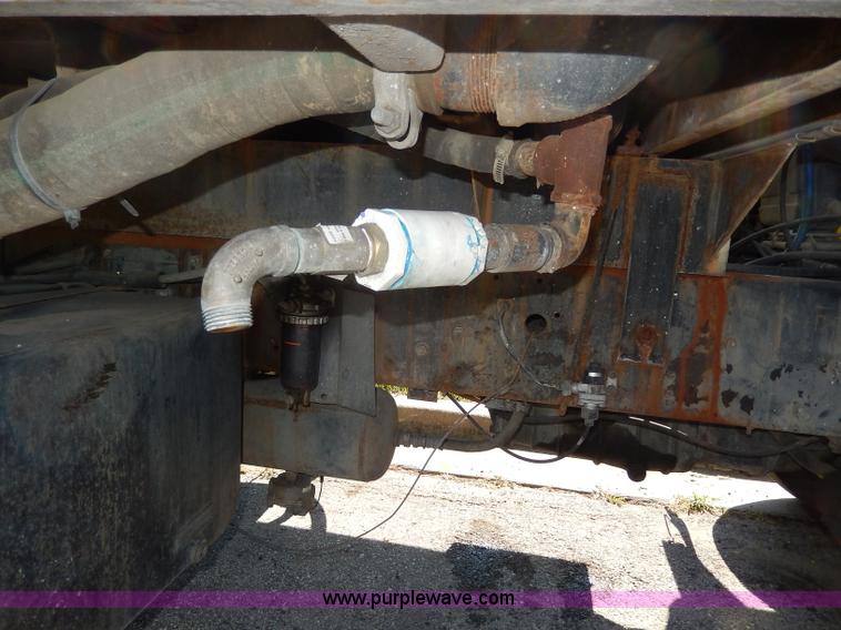 image for item I4304 1992 Isuzu FVR7MF water truck