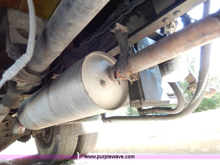 image for item I4304 1992 Isuzu FVR7MF water truck