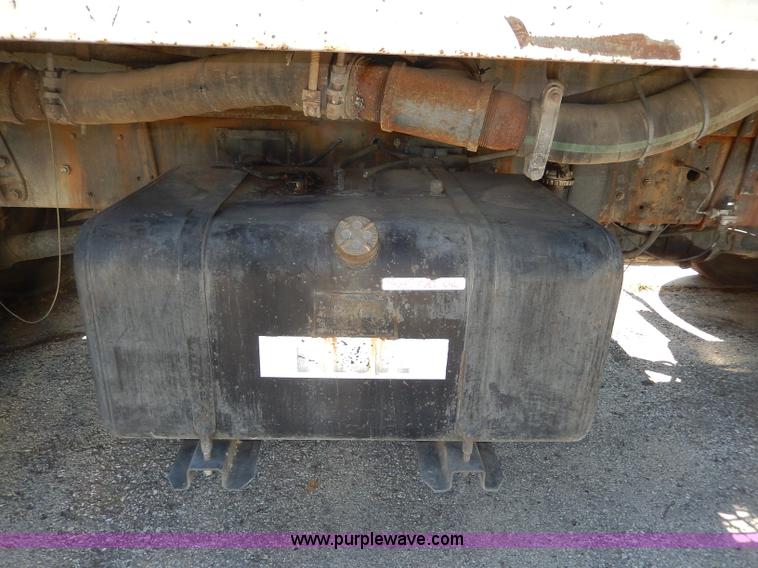 image for item I4304 1992 Isuzu FVR7MF water truck