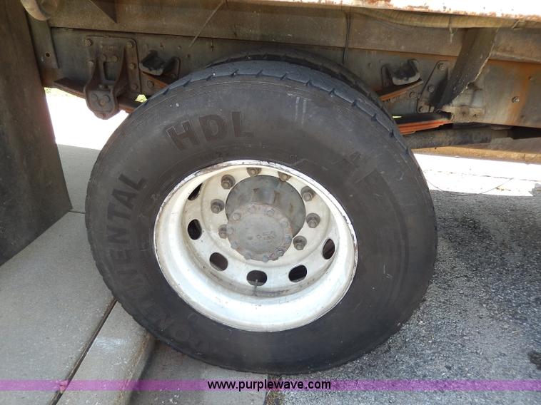 image for item I4304 1992 Isuzu FVR7MF water truck