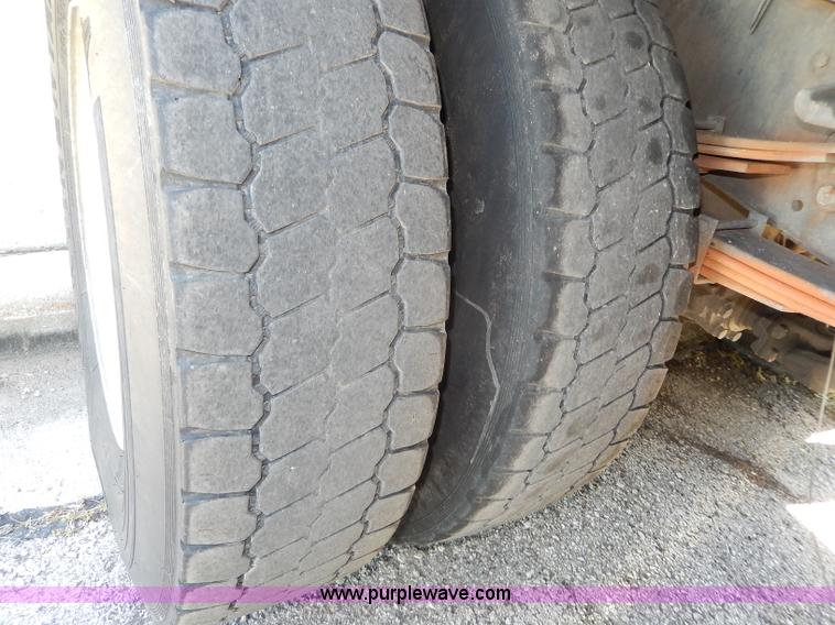 image for item I4304 1992 Isuzu FVR7MF water truck