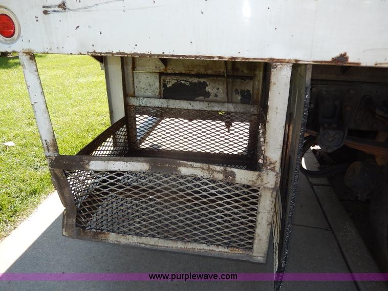 image for item I4304 1992 Isuzu FVR7MF water truck