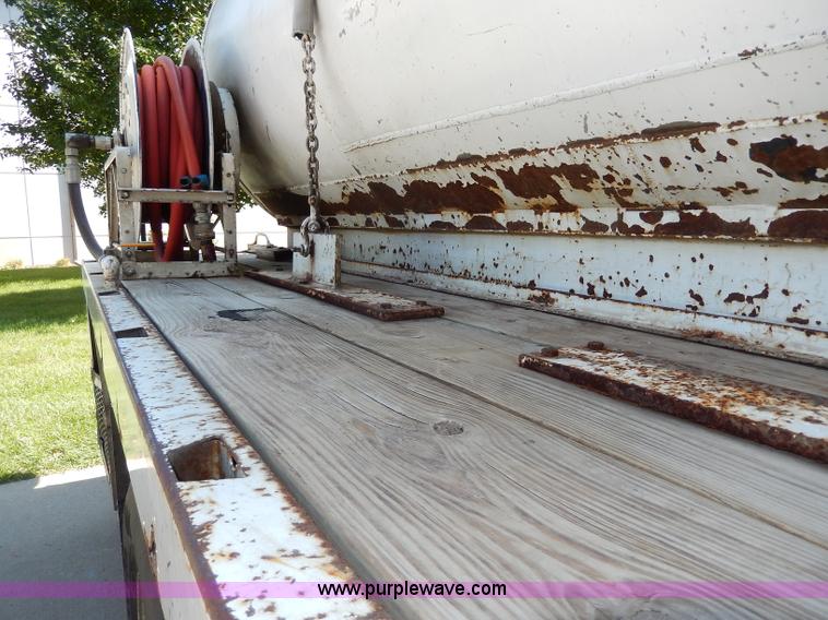 image for item I4304 1992 Isuzu FVR7MF water truck