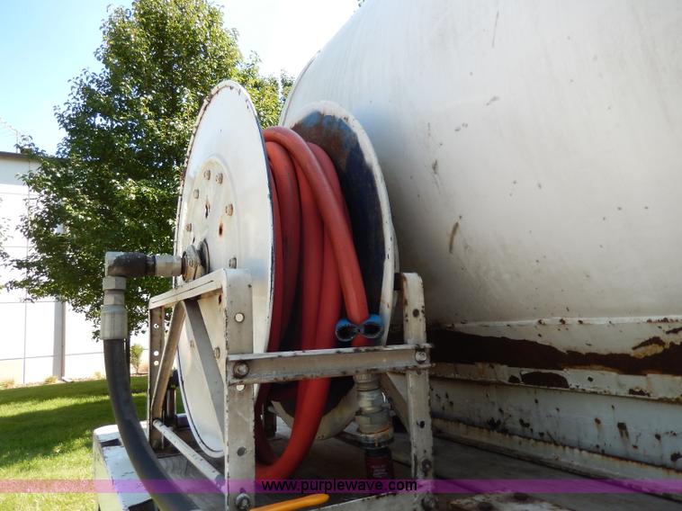 image for item I4304 1992 Isuzu FVR7MF water truck