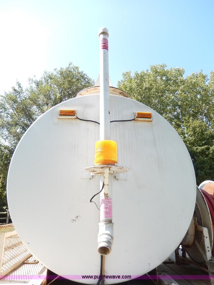 image for item I4304 1992 Isuzu FVR7MF water truck