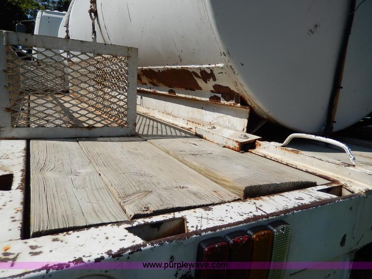 image for item I4304 1992 Isuzu FVR7MF water truck