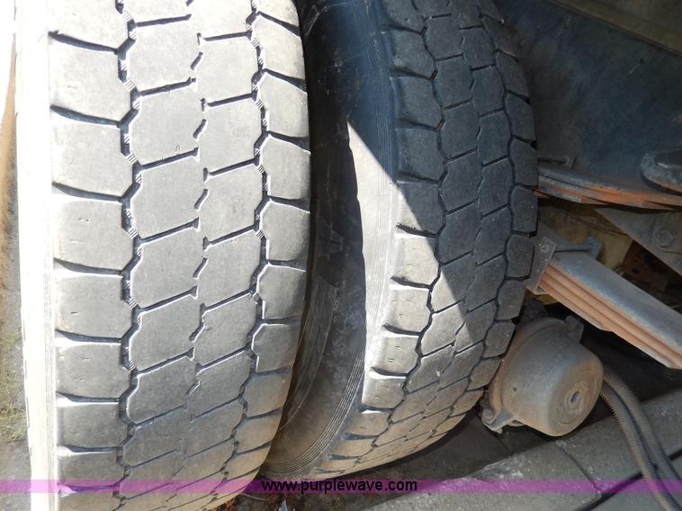 image for item I4304 1992 Isuzu FVR7MF water truck