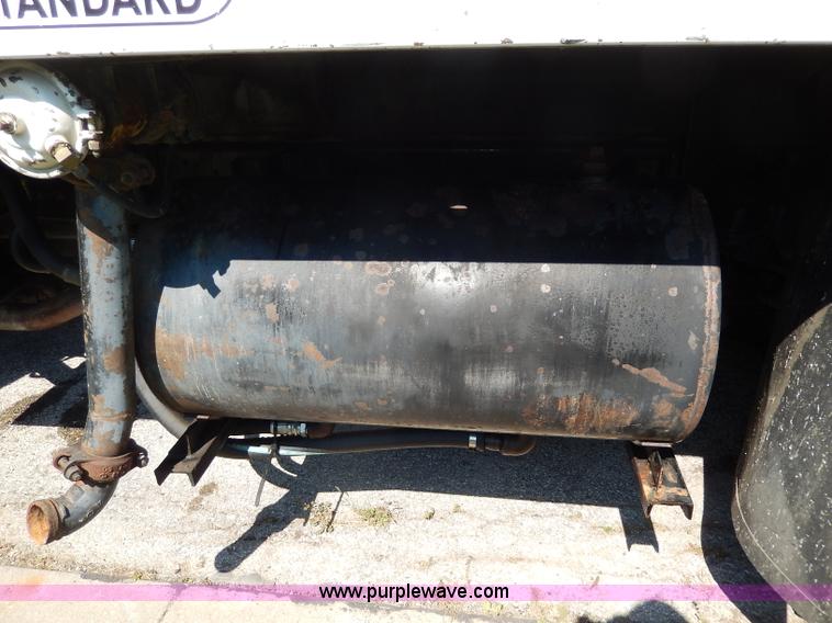 image for item I4304 1992 Isuzu FVR7MF water truck