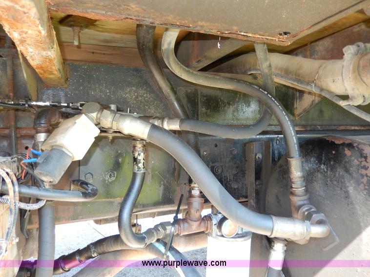 image for item I4304 1992 Isuzu FVR7MF water truck