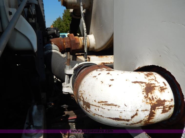 image for item I4304 1992 Isuzu FVR7MF water truck