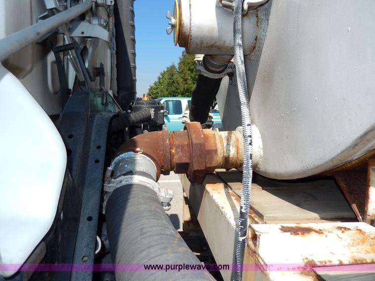 image for item I4304 1992 Isuzu FVR7MF water truck