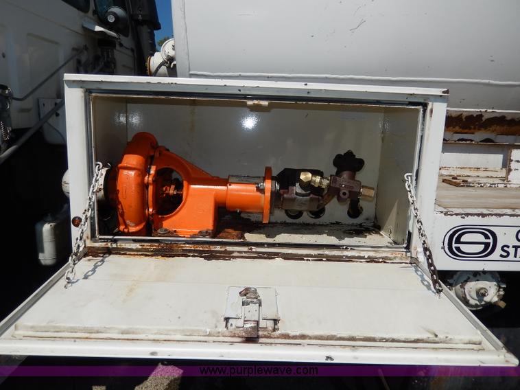 image for item I4304 1992 Isuzu FVR7MF water truck