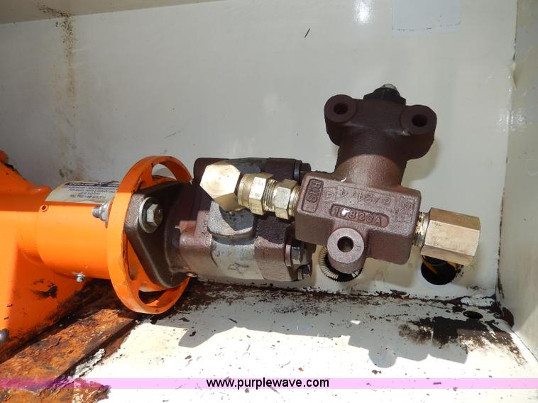 image for item I4304 1992 Isuzu FVR7MF water truck