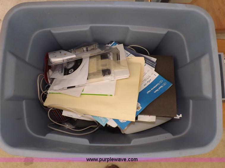 image for item I7504 Assorted office equipment