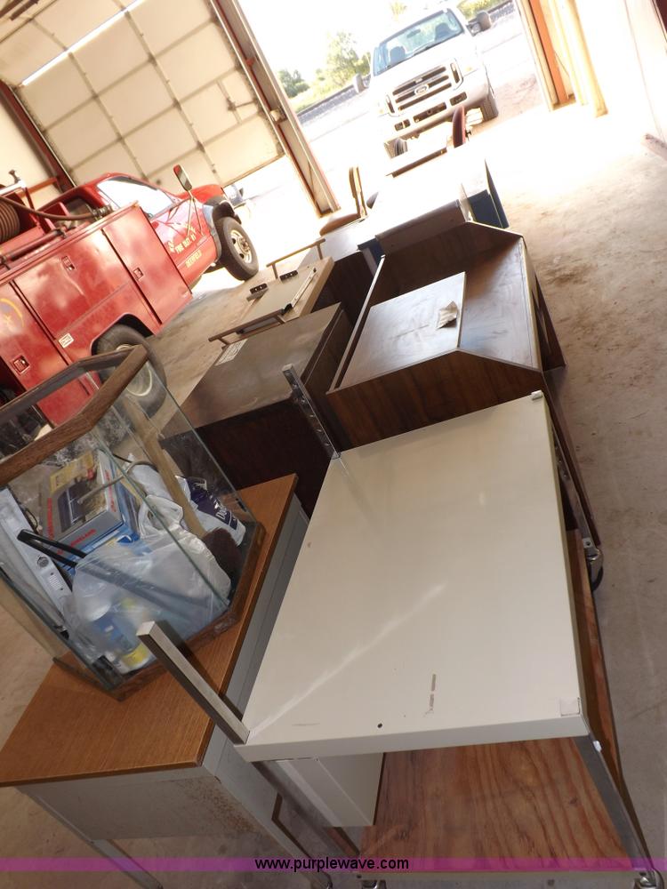 image for item I7507 Assorted office furniture