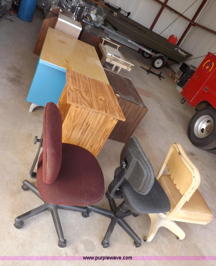 image for item I7507 Assorted office furniture