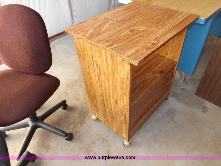 image for item I7507 Assorted office furniture