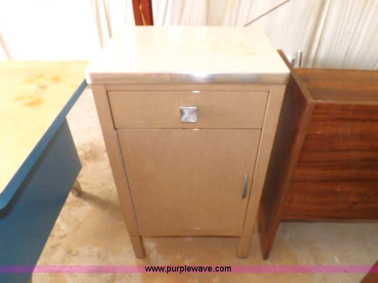 image for item I7507 Assorted office furniture