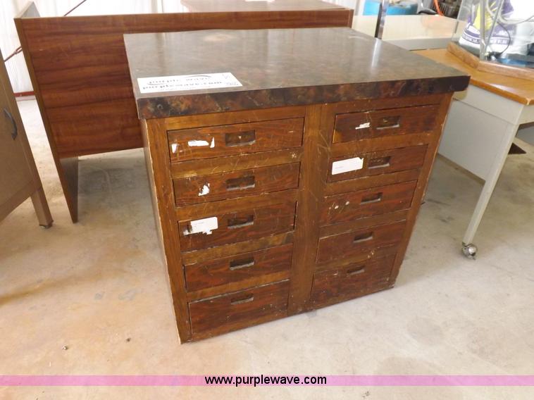 image for item I7507 Assorted office furniture