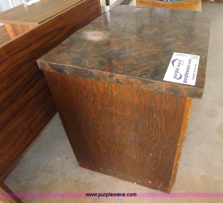 image for item I7507 Assorted office furniture