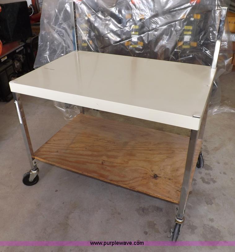 image for item I7507 Assorted office furniture