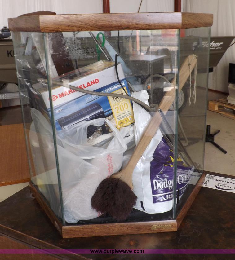 image for item I7507 Assorted office furniture