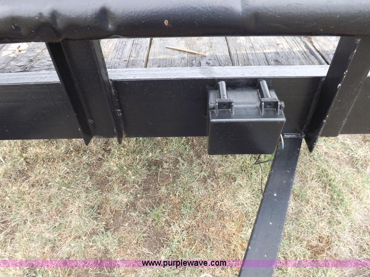 image for item I7544 2003 Paris tandem axle trailer