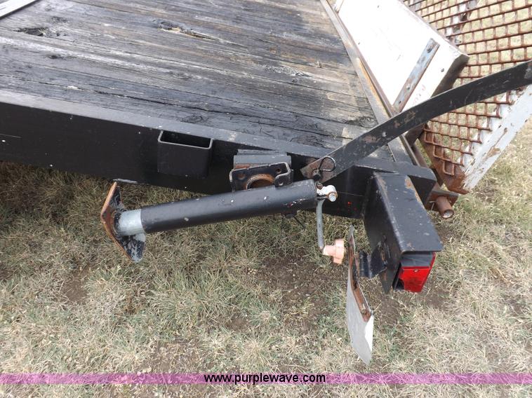 image for item I7544 2003 Paris tandem axle trailer