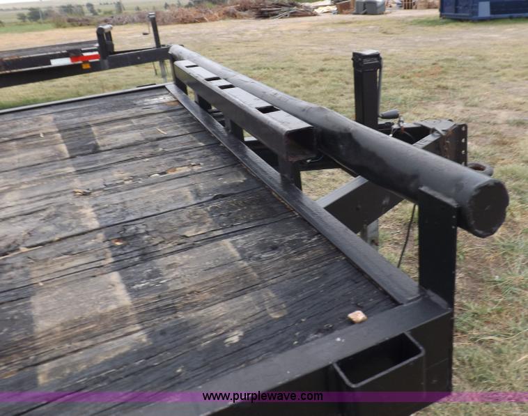 image for item I7544 2003 Paris tandem axle trailer