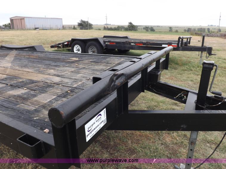 image for item I7544 2003 Paris tandem axle trailer
