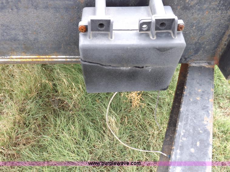 image for item I7545 2003 Paris tandem axle trailer