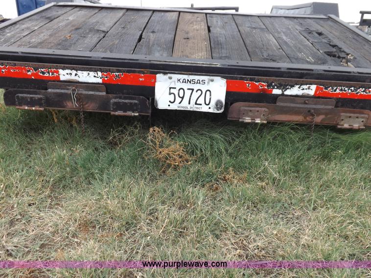 image for item I7545 2003 Paris tandem axle trailer