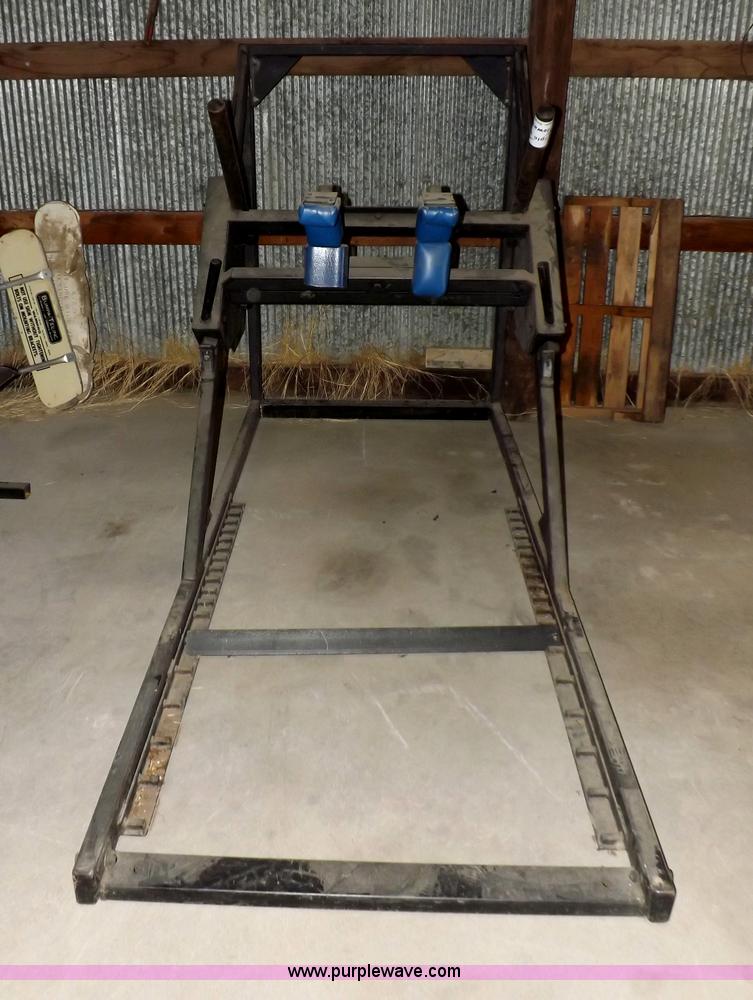 image for item I8358 Assorted weightlifting/athletic equipment