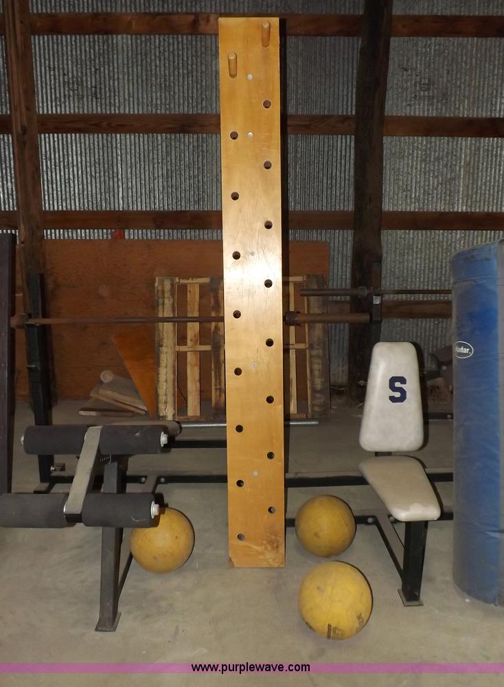 image for item I8358 Assorted weightlifting/athletic equipment