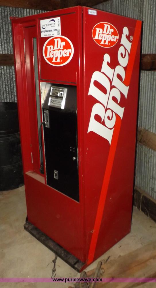 image for item I8362 Cavalier Dr Pepper soda machine
