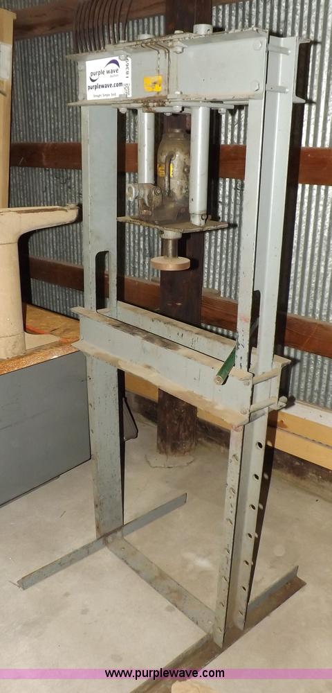 image for item I8369 Walker J-840 15 ton press