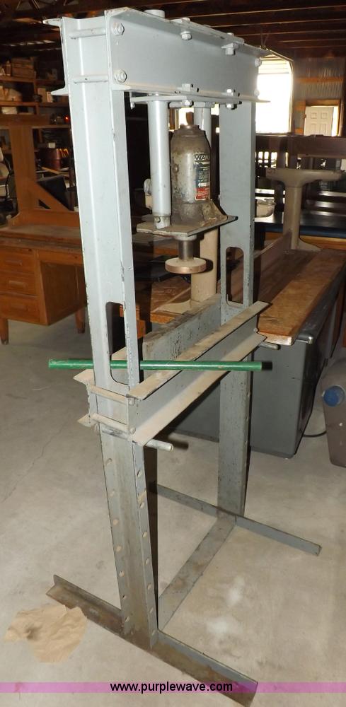 image for item I8369 Walker J-840 15 ton press