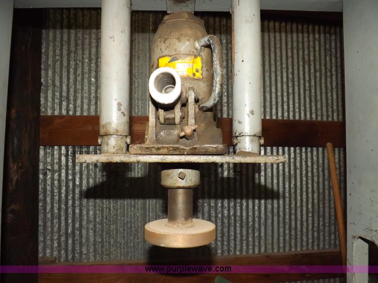 image for item I8369 Walker J-840 15 ton press