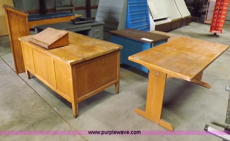 image for item I8370 Assorted desks, podiums, and tables