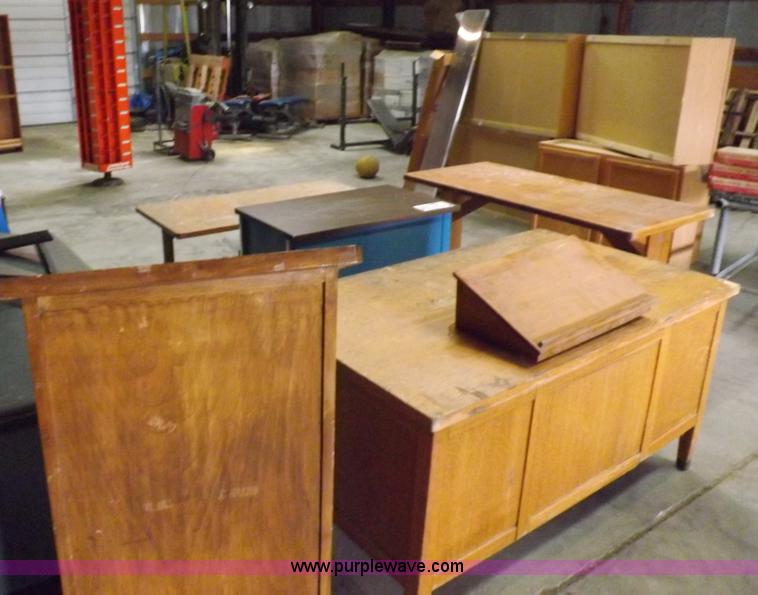 image for item I8370 Assorted desks, podiums, and tables