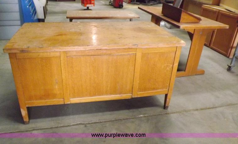 image for item I8370 Assorted desks, podiums, and tables