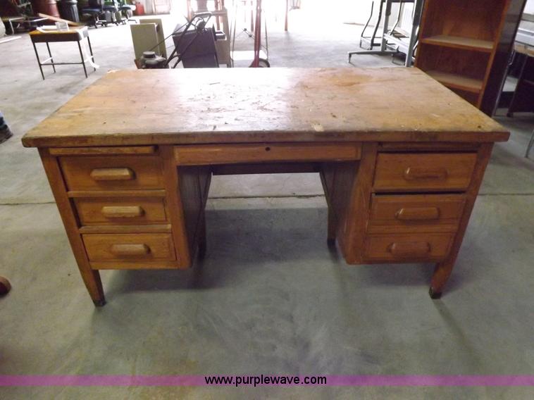 image for item I8370 Assorted desks, podiums, and tables