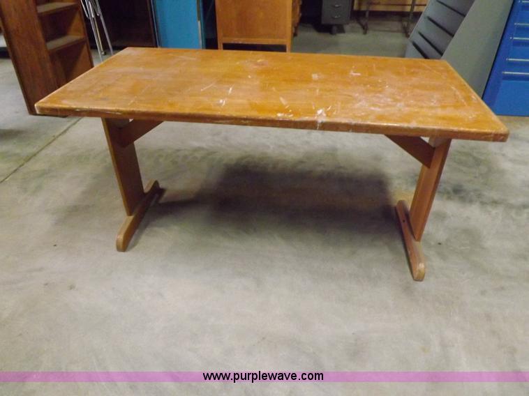 image for item I8370 Assorted desks, podiums, and tables