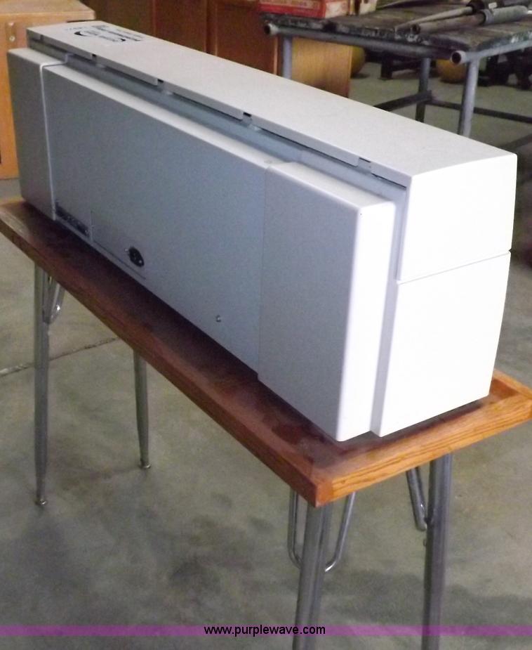 image for item I8371 Hwelett Packard DesignJet 250C printer