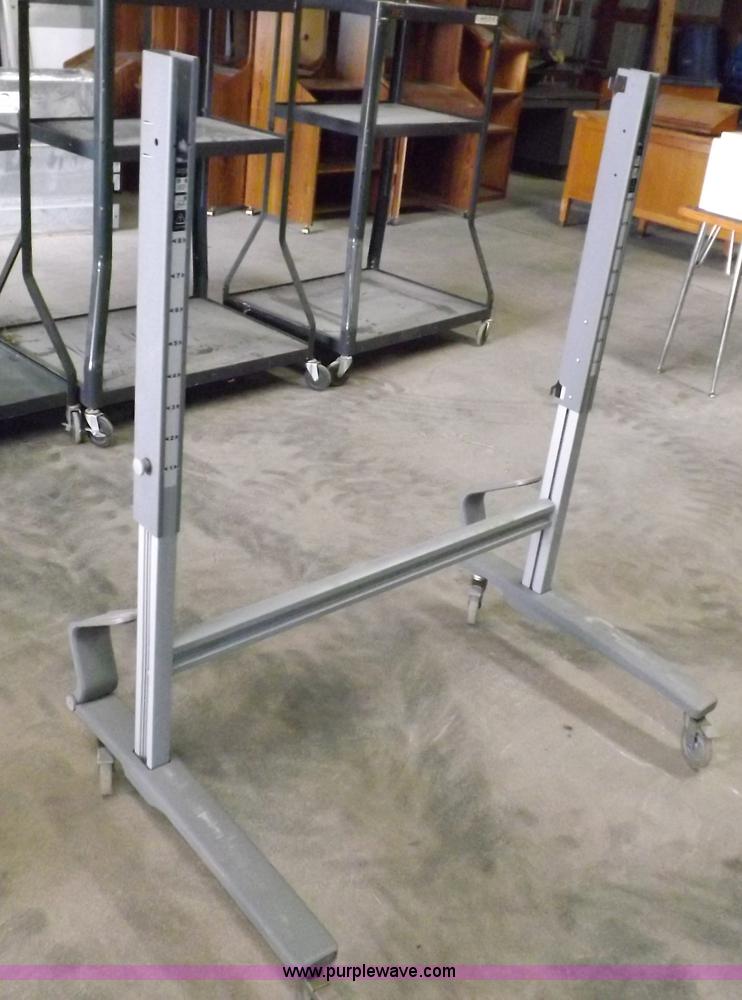 image for item I8372 (4) audio/visual stands/carts