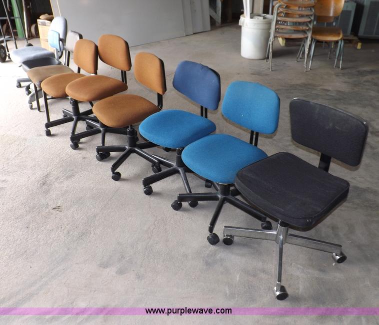 image for item I8383 (9) assorted office chairs