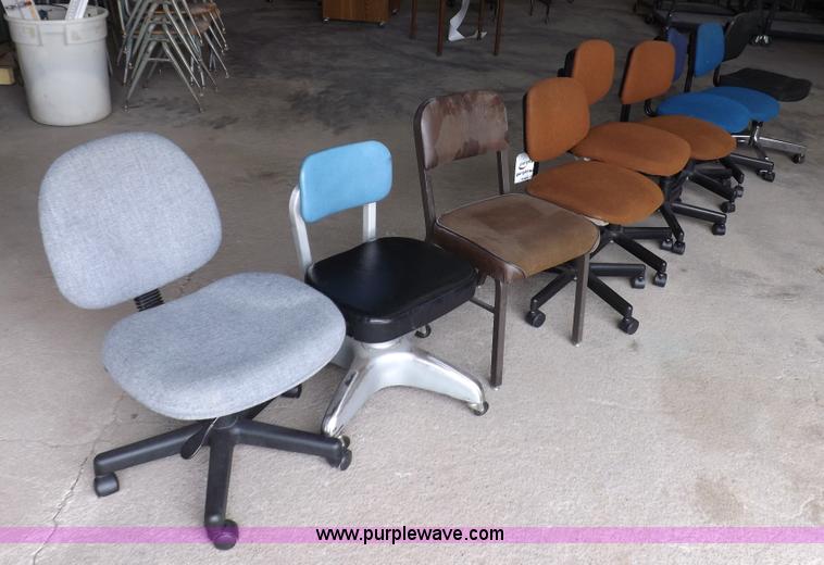 image for item I8383 (9) assorted office chairs