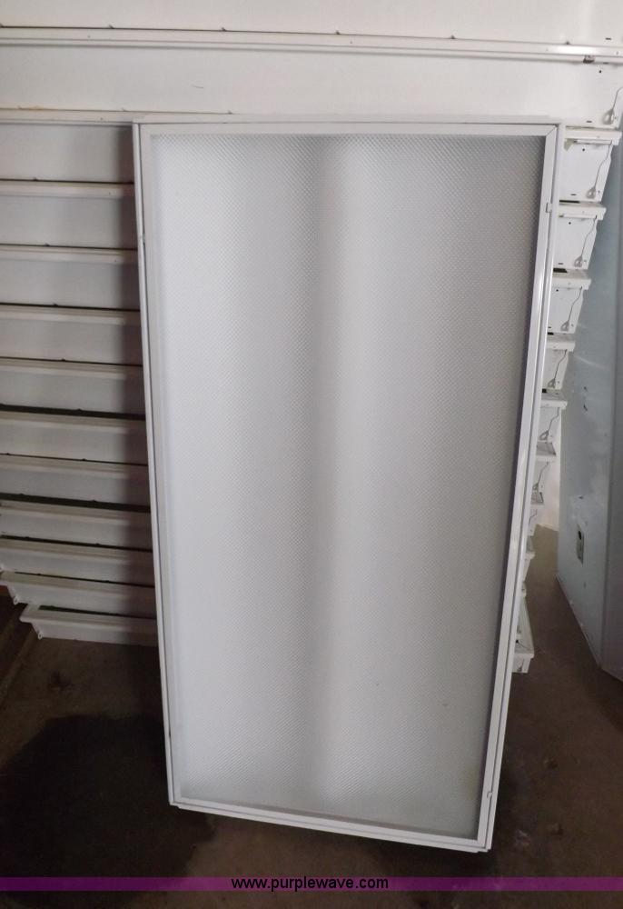 image for item I8388 Fluorescent light fixtures