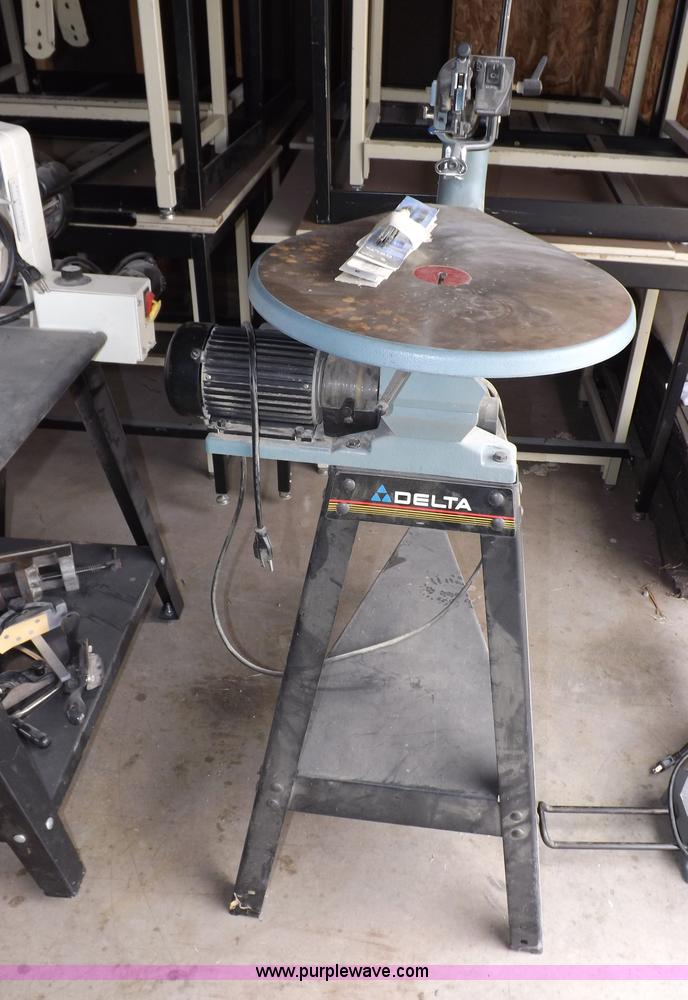 image for item I8389 Delta 40-680 scroll saw